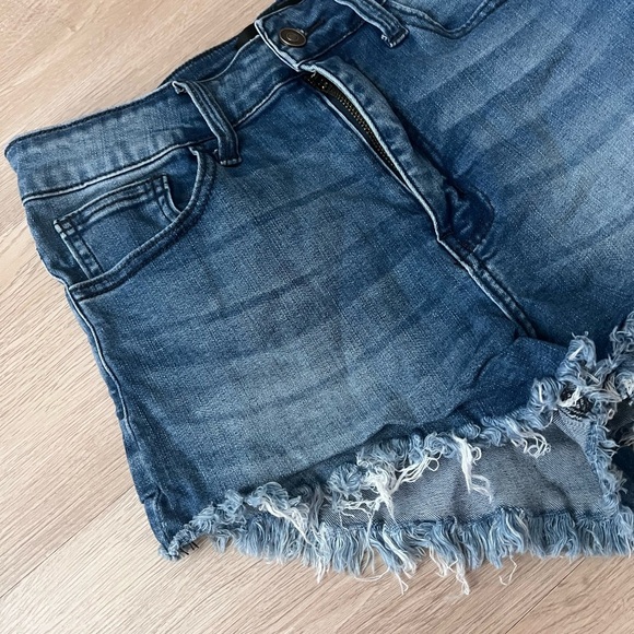 Fashionnova Slay The Fray Denim Shorts - Medium Blue Wash Size 9 - Picture 8 of 10